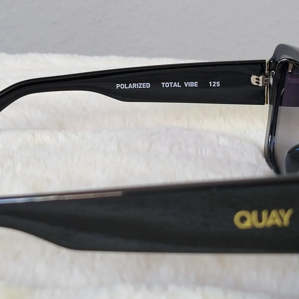 QUAY // ltd ed paris hilton collab oversized premium injection square sunglasses
